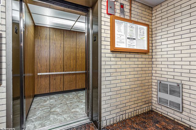5840 W 104th Street 214, Oak Lawn, IL 60453
