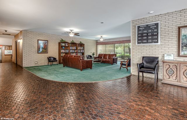 5840 W 104th Street 214, Oak Lawn, IL 60453