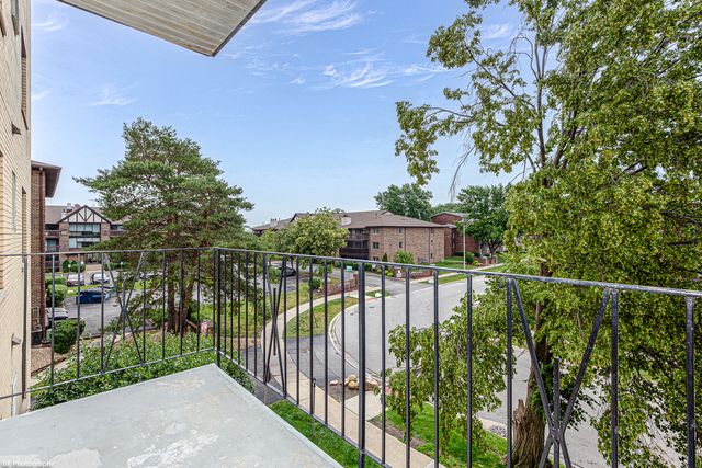 5840 W 104th Street 214, Oak Lawn, IL 60453