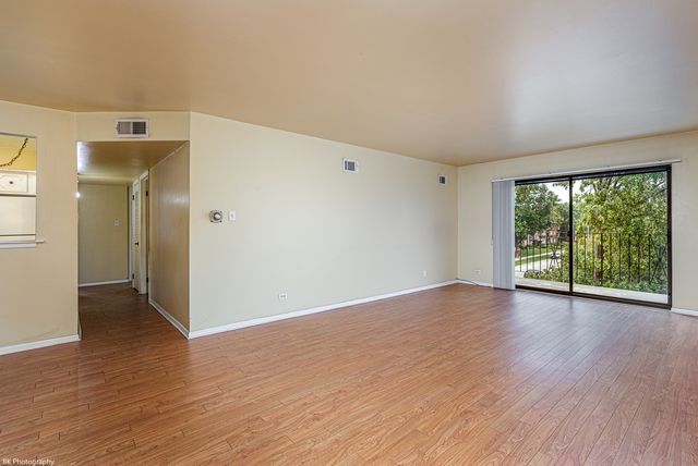5840 W 104th Street 214, Oak Lawn, IL 60453