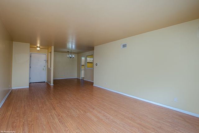 5840 W 104th Street 214, Oak Lawn, IL 60453