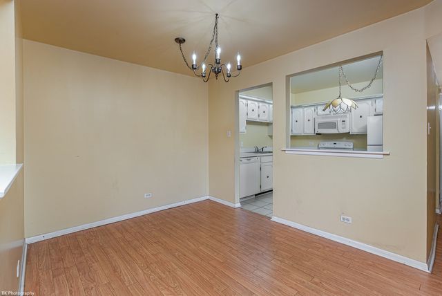 5840 W 104th Street 214, Oak Lawn, IL 60453