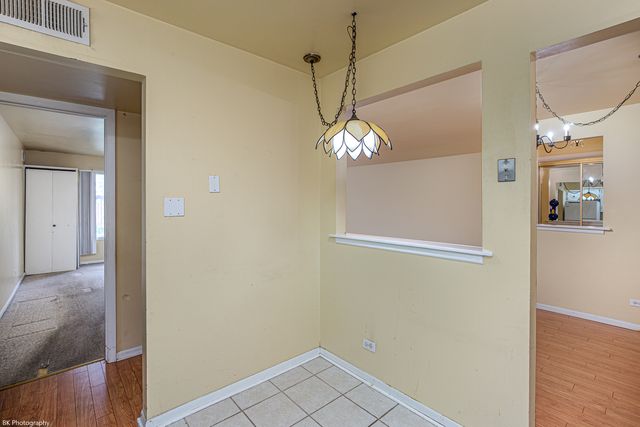 5840 W 104th Street 214, Oak Lawn, IL 60453