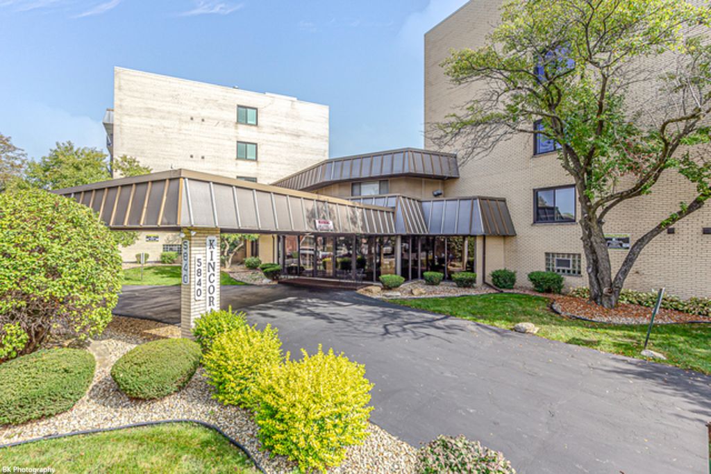 5840 W 104th Street 214, Oak Lawn, IL 60453