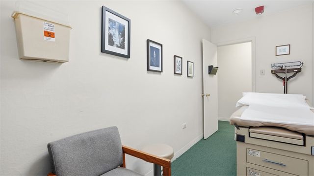 128 N Craig St, Oakland, PA 15213