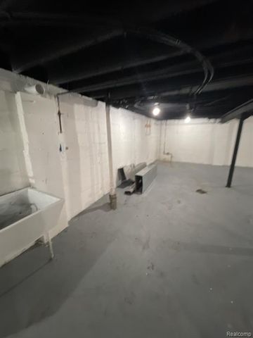 15351 Petoskey Avenue, Detroit, MI 48238