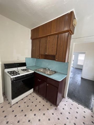 15351 Petoskey Avenue, Detroit, MI 48238