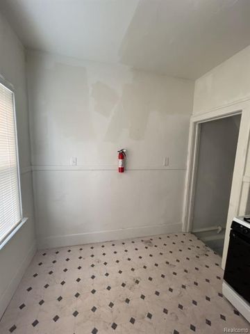 15351 Petoskey Avenue, Detroit, MI 48238