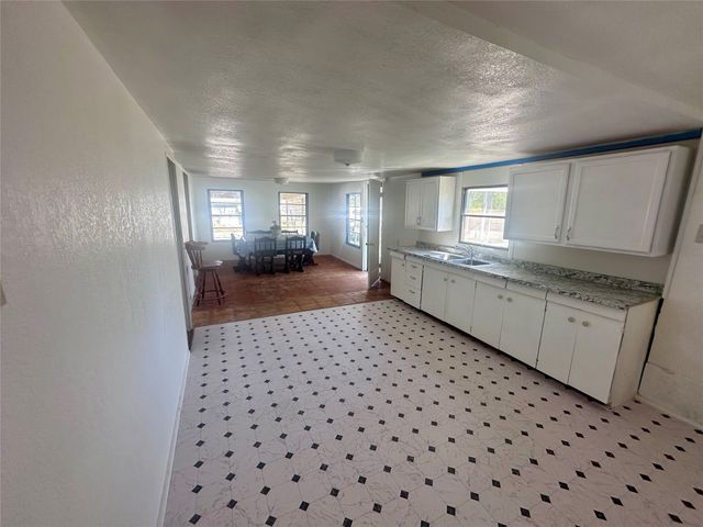 302 W Ripley Street, Coleman, TX 76834