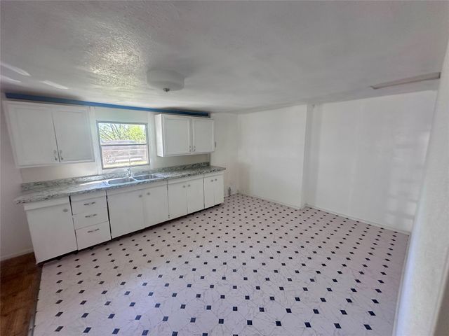 302 W Ripley Street, Coleman, TX 76834