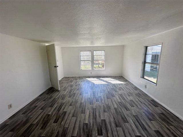 302 W Ripley Street, Coleman, TX 76834