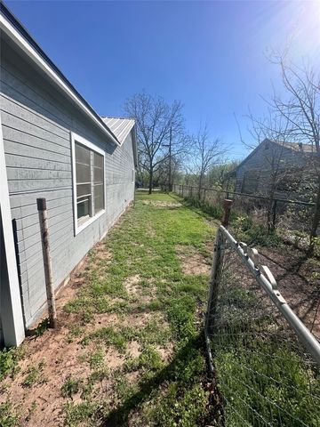 302 W Ripley Street, Coleman, TX 76834