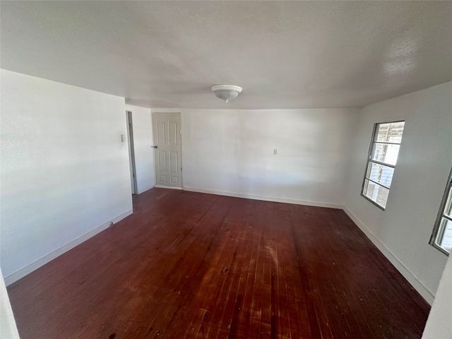 302 W Ripley Street, Coleman, TX 76834