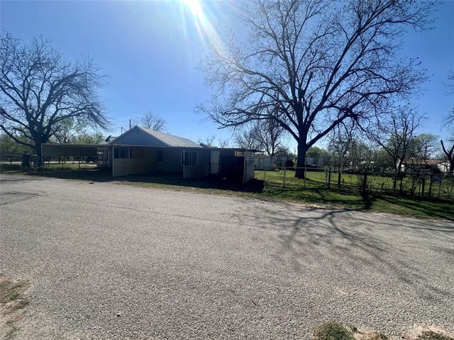 302 W Ripley Street, Coleman, TX 76834
