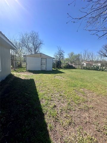 302 W Ripley Street, Coleman, TX 76834