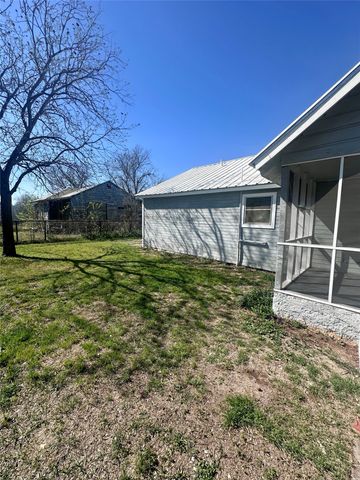 302 W Ripley Street, Coleman, TX 76834