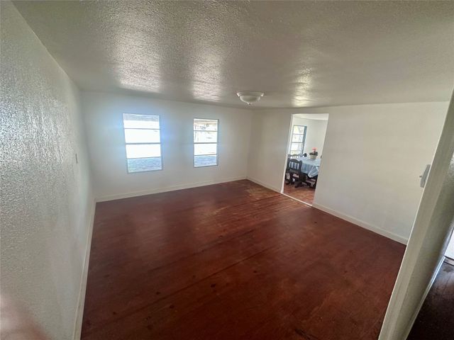 302 W Ripley Street, Coleman, TX 76834