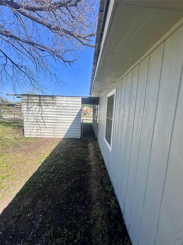 302 W Ripley Street, Coleman, TX 76834