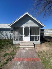 302 W Ripley Street, Coleman, TX 76834