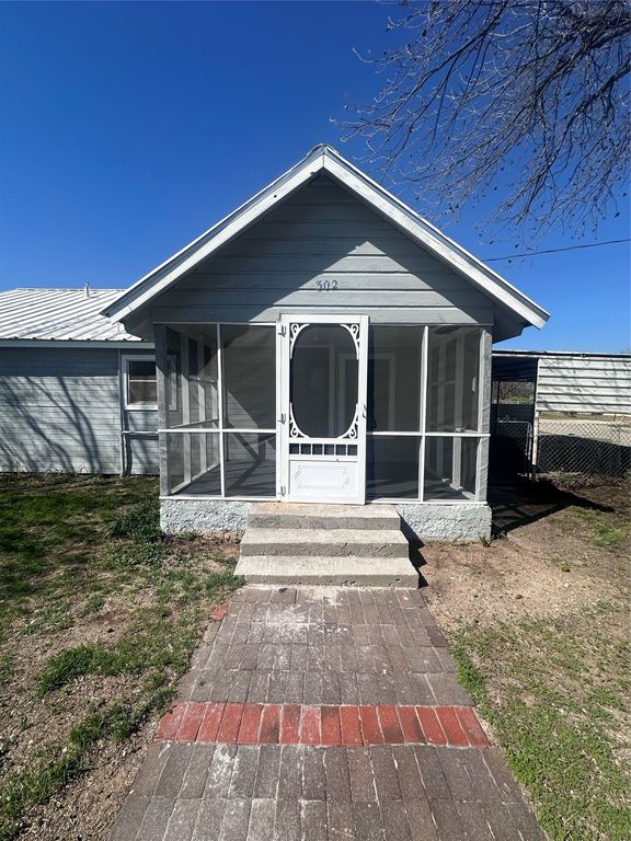 302 W Ripley Street, Coleman, TX 76834