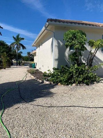 1235 Par View DR, Sanibel, FL 33957