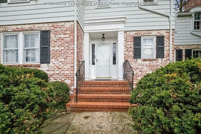 606 Briarwood Road, Charleston, WV 25314