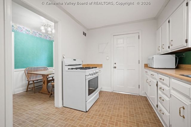 606 Briarwood Road, Charleston, WV 25314