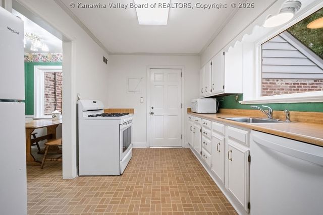 606 Briarwood Road, Charleston, WV 25314