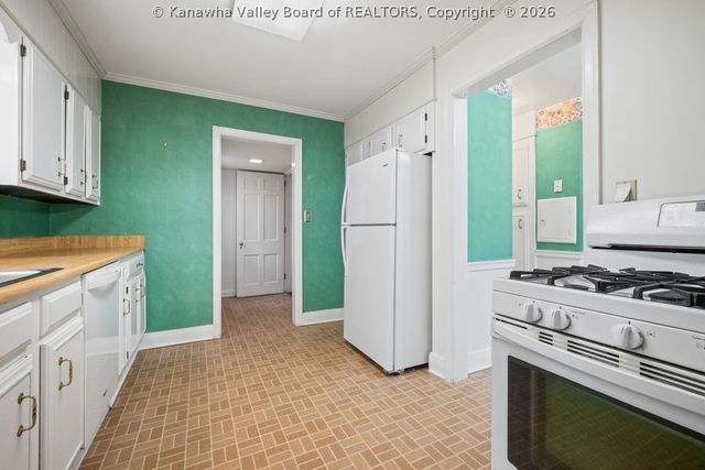 606 Briarwood Road, Charleston, WV 25314