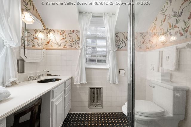 606 Briarwood Road, Charleston, WV 25314