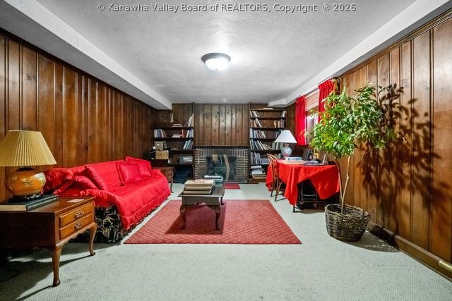 606 Briarwood Road, Charleston, WV 25314