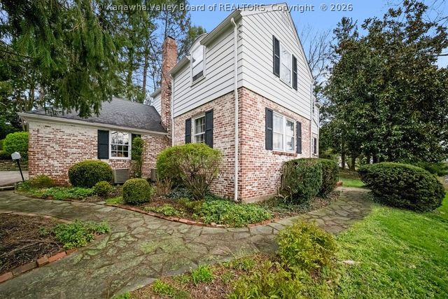 606 Briarwood Road, Charleston, WV 25314