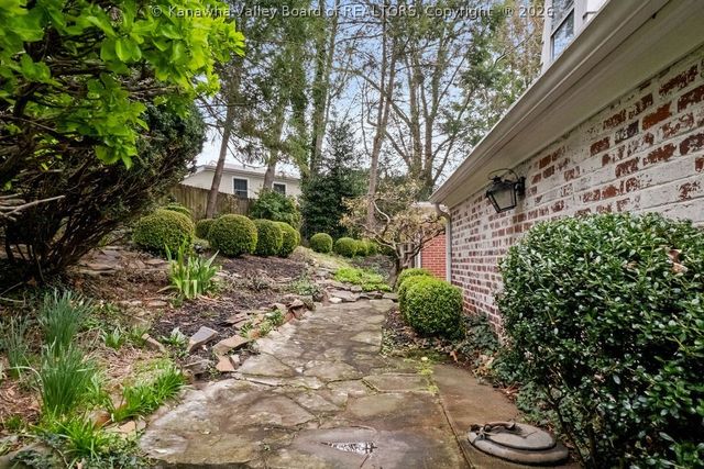 606 Briarwood Road, Charleston, WV 25314