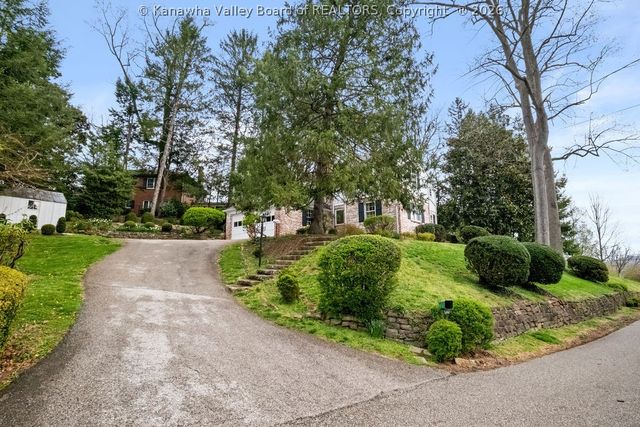606 Briarwood Road, Charleston, WV 25314