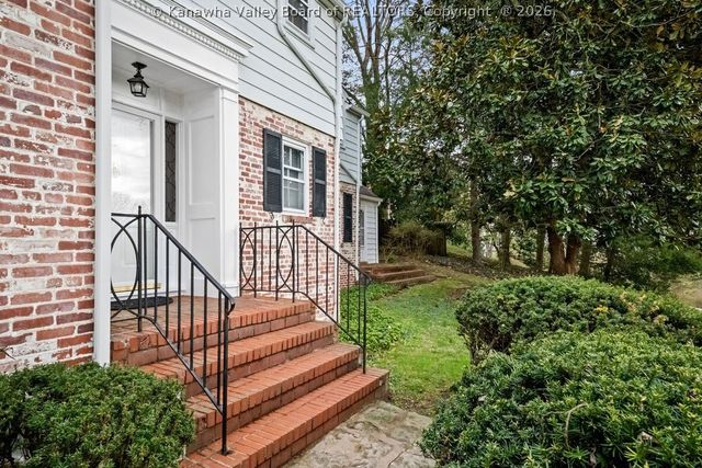 606 Briarwood Road, Charleston, WV 25314