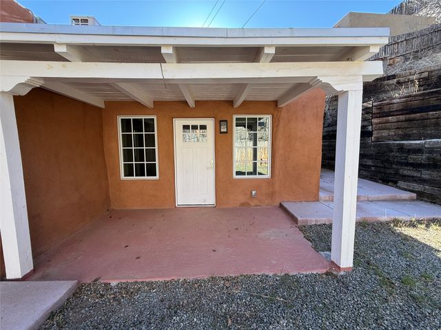 535 Hillside Avenue, Santa Fe, NM 87501