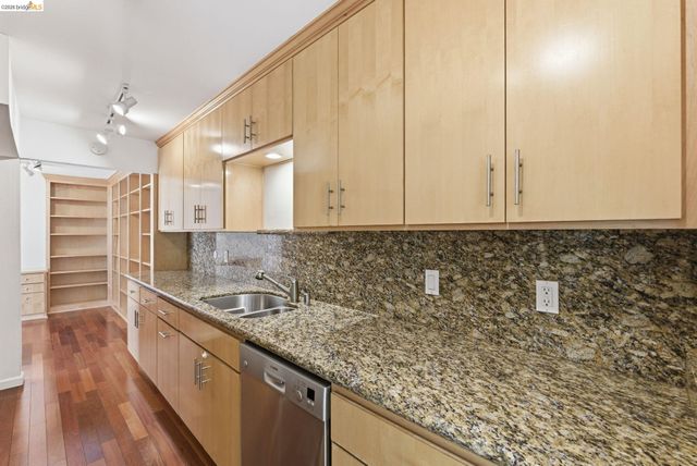 1833 Holland Dr, Walnut Creek, CA 94596
