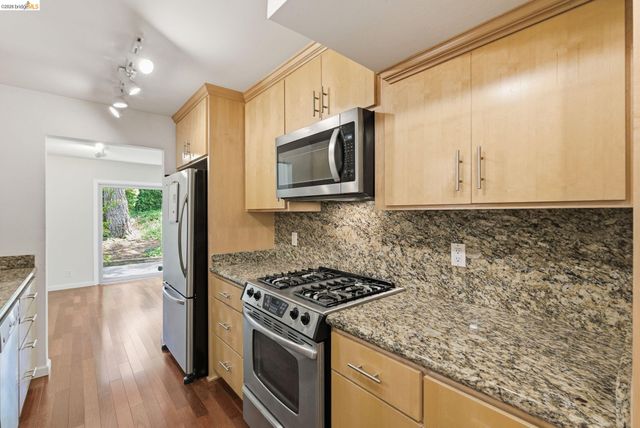1833 Holland Dr, Walnut Creek, CA 94596