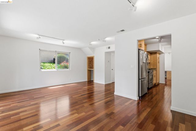 1833 Holland Dr, Walnut Creek, CA 94596