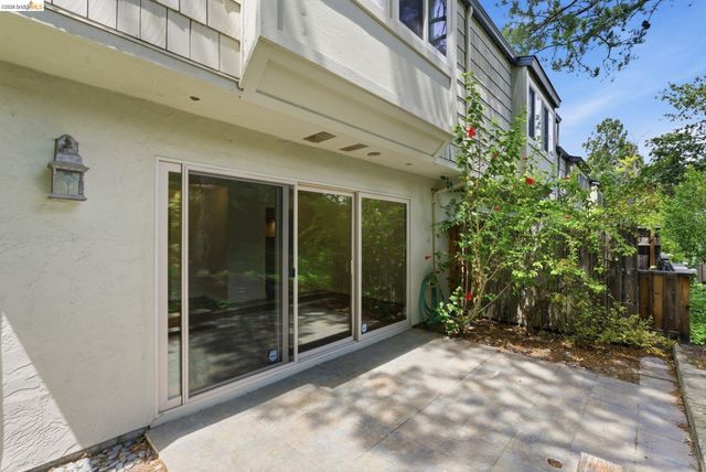 1833 Holland Dr, Walnut Creek, CA 94596