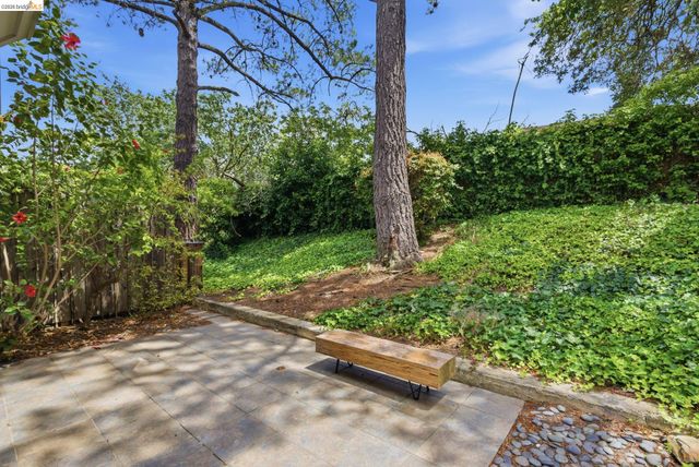 1833 Holland Dr, Walnut Creek, CA 94596