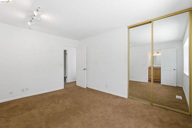 1833 Holland Dr, Walnut Creek, CA 94596