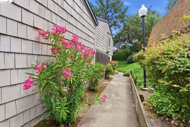1833 Holland Dr, Walnut Creek, CA 94596