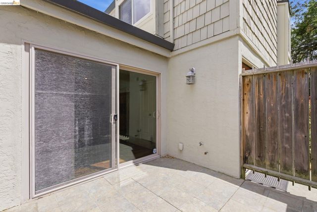 1833 Holland Dr, Walnut Creek, CA 94596