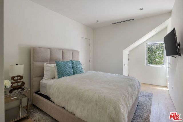 2189 Summitridge Drive, Los Angeles, CA 90077