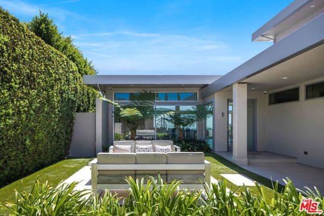 2189 Summitridge Drive, Los Angeles, CA 90077