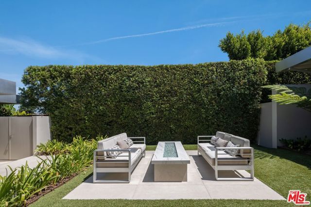 2189 Summitridge Drive, Los Angeles, CA 90077
