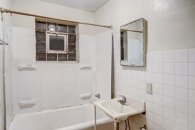 2326 S Sacramento Avenue, Chicago, IL 60623