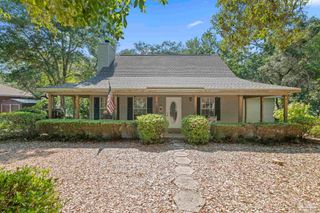 2857 Avenida De Soto, Navarre, FL 32566