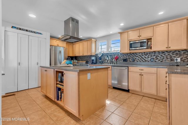 201 Hayes Court, Lavallette, NJ 08735